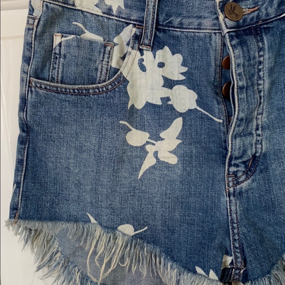 Jean shorts with floral distressing